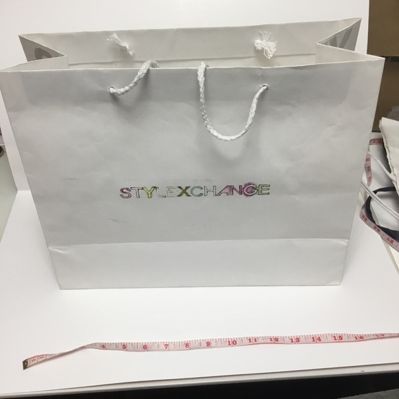 FWP STYLE XCHANGE Paper Shopping Bag - Picture 4 of 4